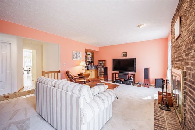 4 S Village Trail, Penfield, NY 14450