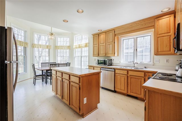 4 S Village Trail, Penfield, NY 14450