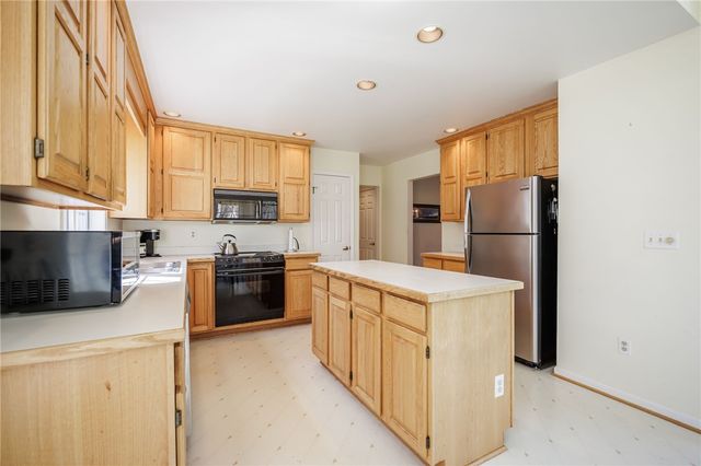4 S Village Trail, Penfield, NY 14450
