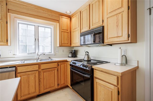 4 S Village Trail, Penfield, NY 14450