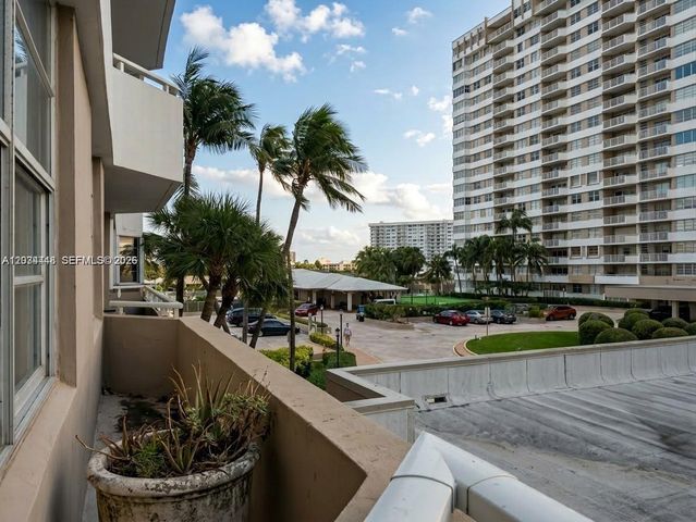 1985 S Ocean Drive 2B, Hallandale Beach, FL 33009