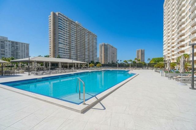 1985 S Ocean Drive 2B, Hallandale Beach, FL 33009