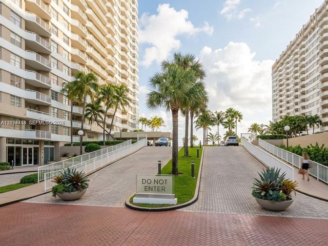 1985 S Ocean Drive 2B, Hallandale Beach, FL 33009