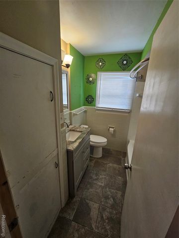 25795 Groveland Street, Roseville, MI 48066