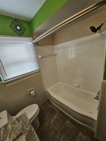 25795 Groveland Street, Roseville, MI 48066