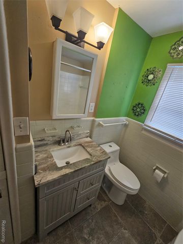 25795 Groveland Street, Roseville, MI 48066