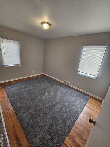 25795 Groveland Street, Roseville, MI 48066