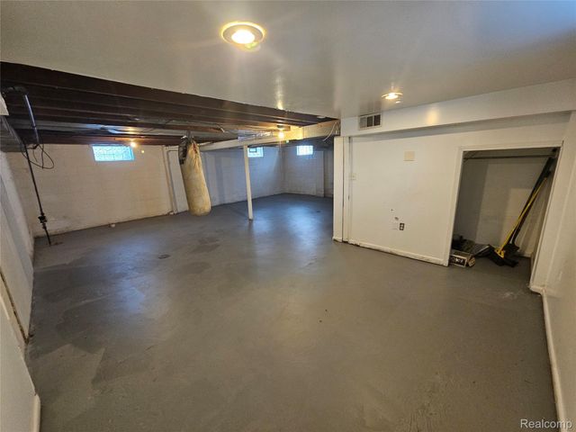 25795 Groveland Street, Roseville, MI 48066