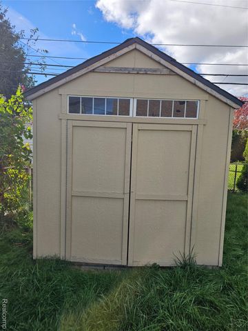 25795 Groveland Street, Roseville, MI 48066