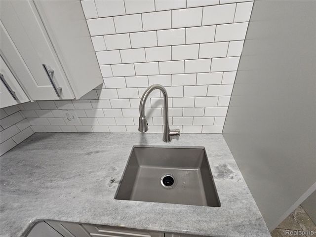 25795 Groveland Street, Roseville, MI 48066