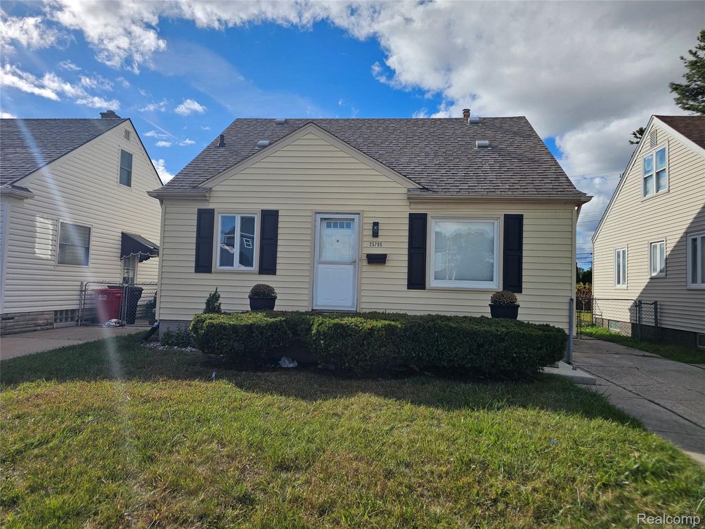 25795 Groveland Street, Roseville, MI 48066