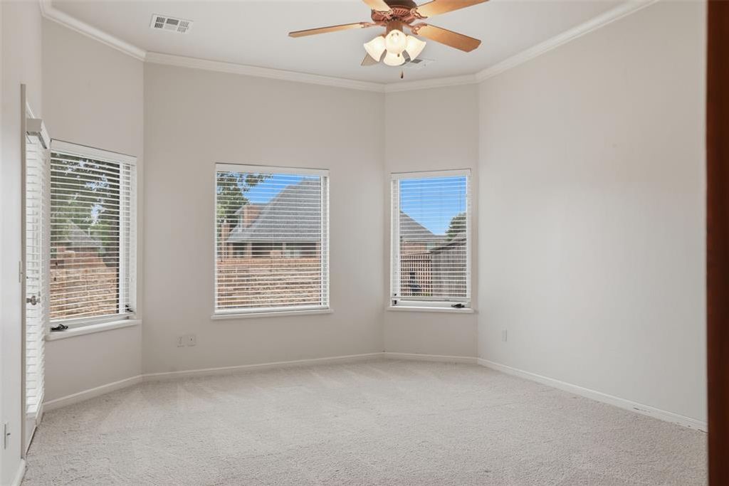Image 19 of property listing at 12508 Chateaux Road, Oklahoma City, OK 73142