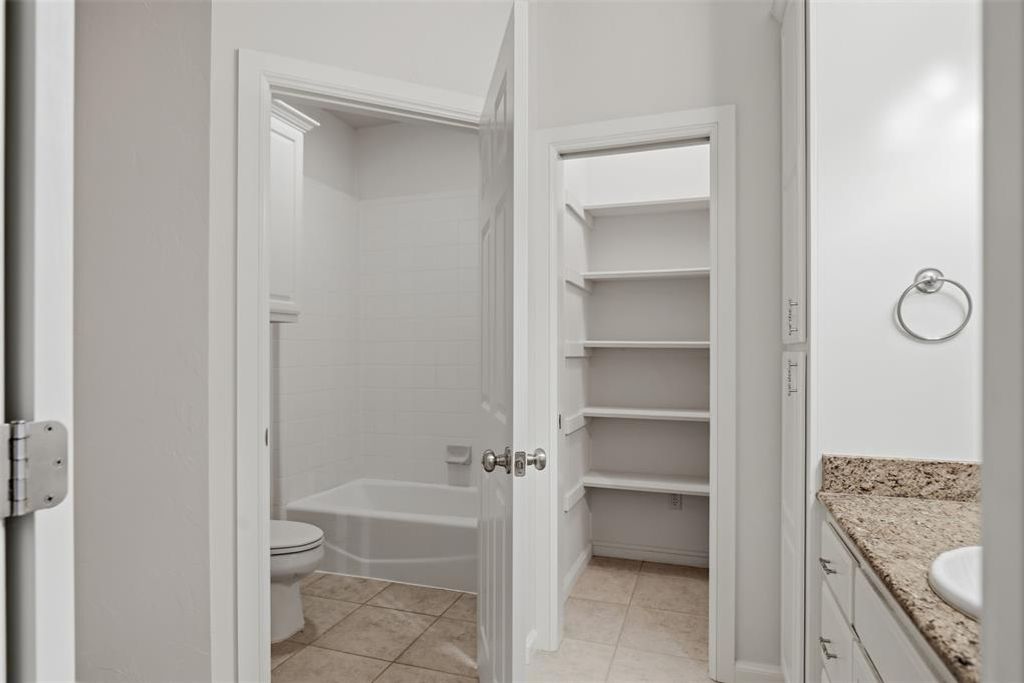 Image 31 of property listing at 12508 Chateaux Road, Oklahoma City, OK 73142