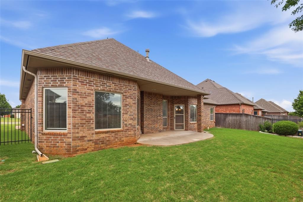Image 39 of property listing at 12508 Chateaux Road, Oklahoma City, OK 73142