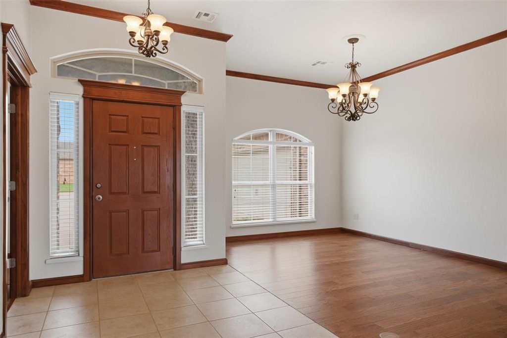 Image 5 of property listing at 12508 Chateaux Road, Oklahoma City, OK 73142