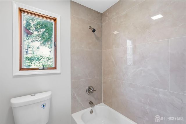 2 Kendall Drive, Parlin, NJ 08859