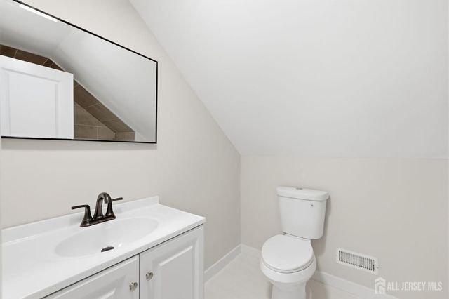 2 Kendall Drive, Parlin, NJ 08859