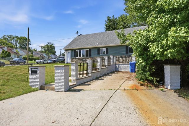2 Kendall Drive, Parlin, NJ 08859