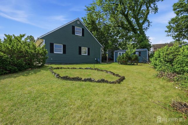 2 Kendall Drive, Parlin, NJ 08859
