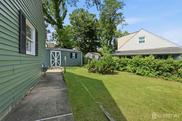 2 Kendall Drive, Parlin, NJ 08859