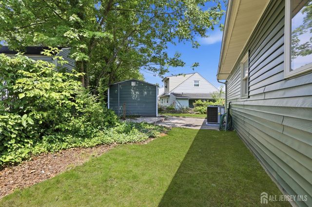 2 Kendall Drive, Parlin, NJ 08859