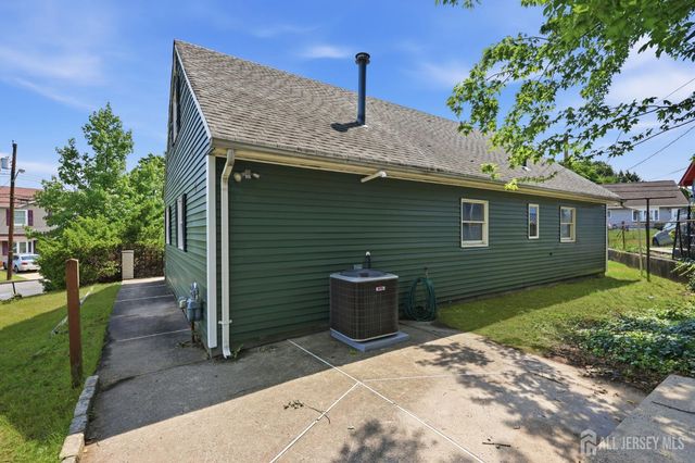 2 Kendall Drive, Parlin, NJ 08859