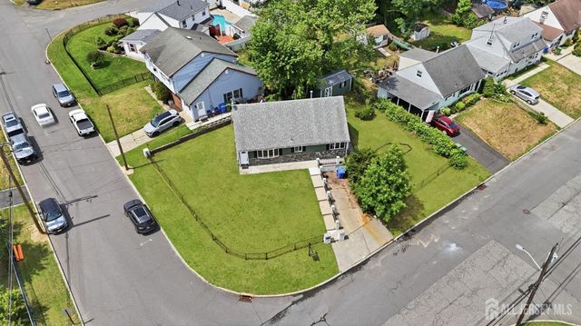 2 Kendall Drive, Parlin, NJ 08859
