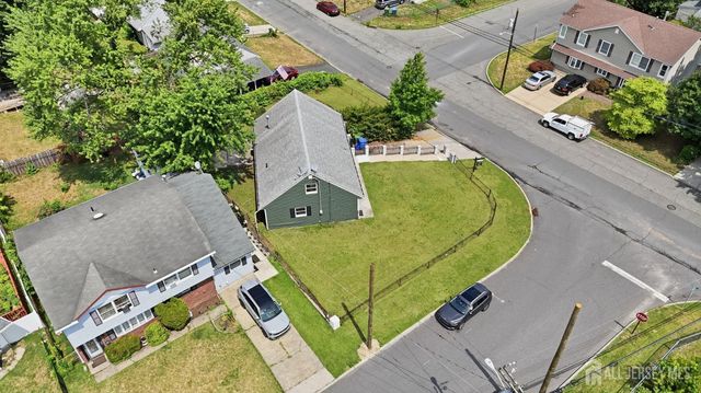 2 Kendall Drive, Parlin, NJ 08859