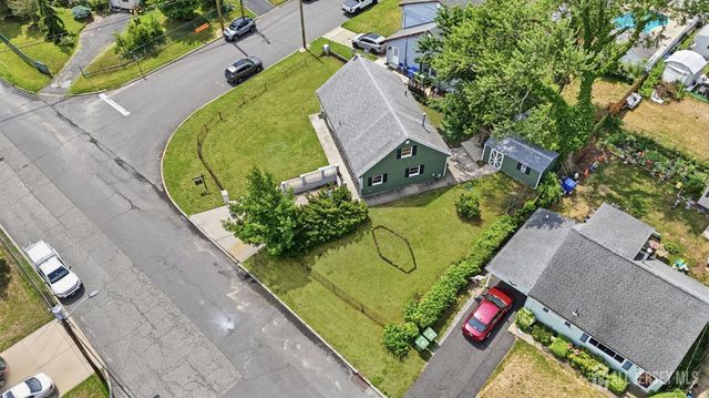 2 Kendall Drive, Parlin, NJ 08859