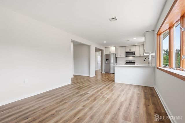 2 Kendall Drive, Parlin, NJ 08859