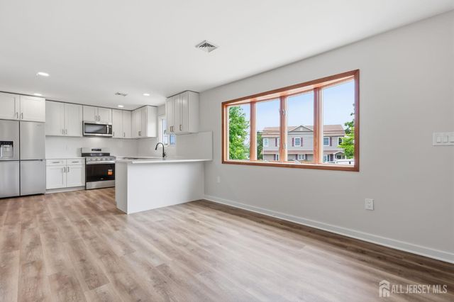 2 Kendall Drive, Parlin, NJ 08859