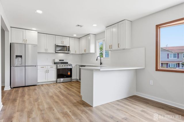 2 Kendall Drive, Parlin, NJ 08859
