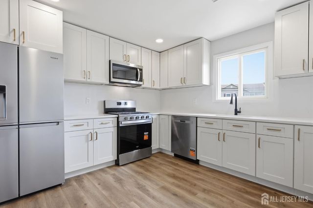2 Kendall Drive, Parlin, NJ 08859
