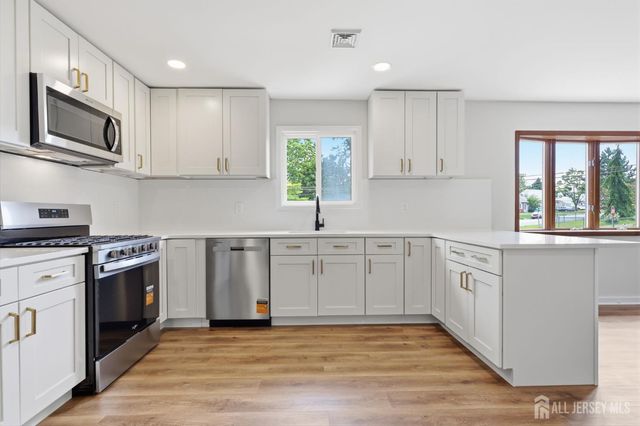 2 Kendall Drive, Parlin, NJ 08859