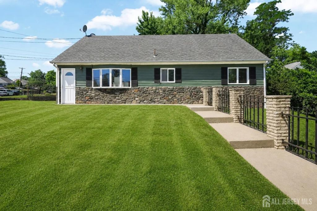 2 Kendall Drive, Parlin, NJ 08859