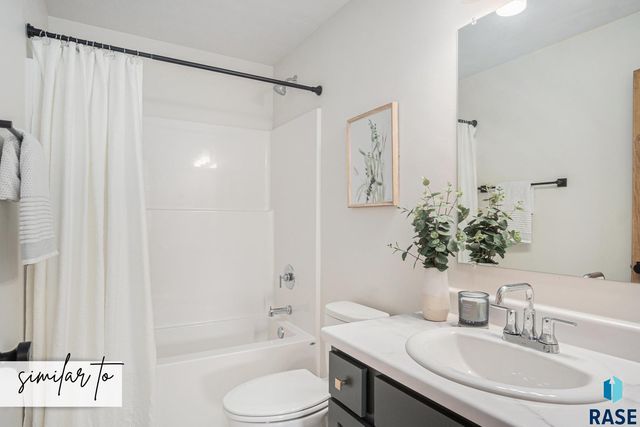 6207 S Ruby Jean Pl Place, Sioux Falls, SD 57108