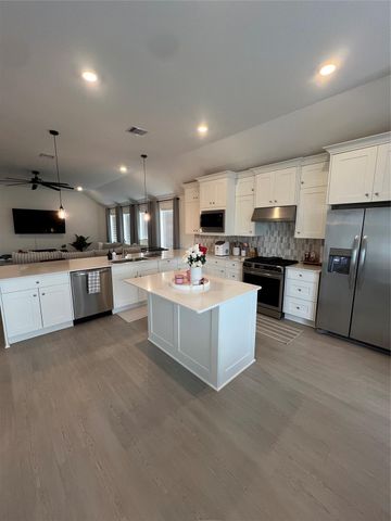 2219 Graycliff Estate Ln, League City, TX 77573