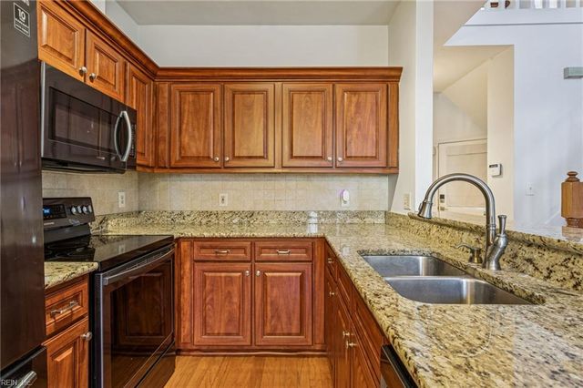 13 Golden Willow CIR, Hampton, VA 23666