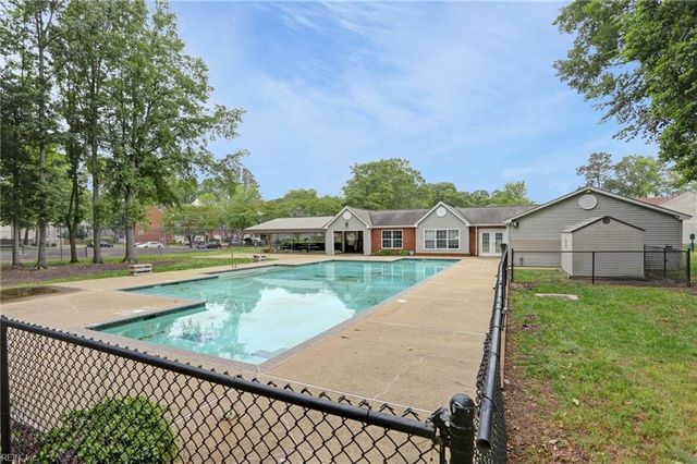 13 Golden Willow CIR, Hampton, VA 23666