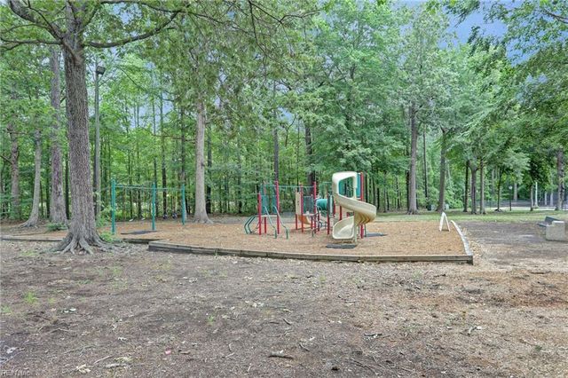 13 Golden Willow CIR, Hampton, VA 23666