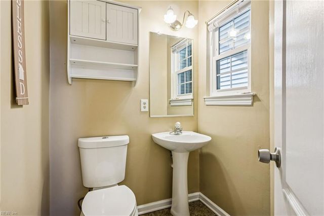 13 Golden Willow CIR, Hampton, VA 23666