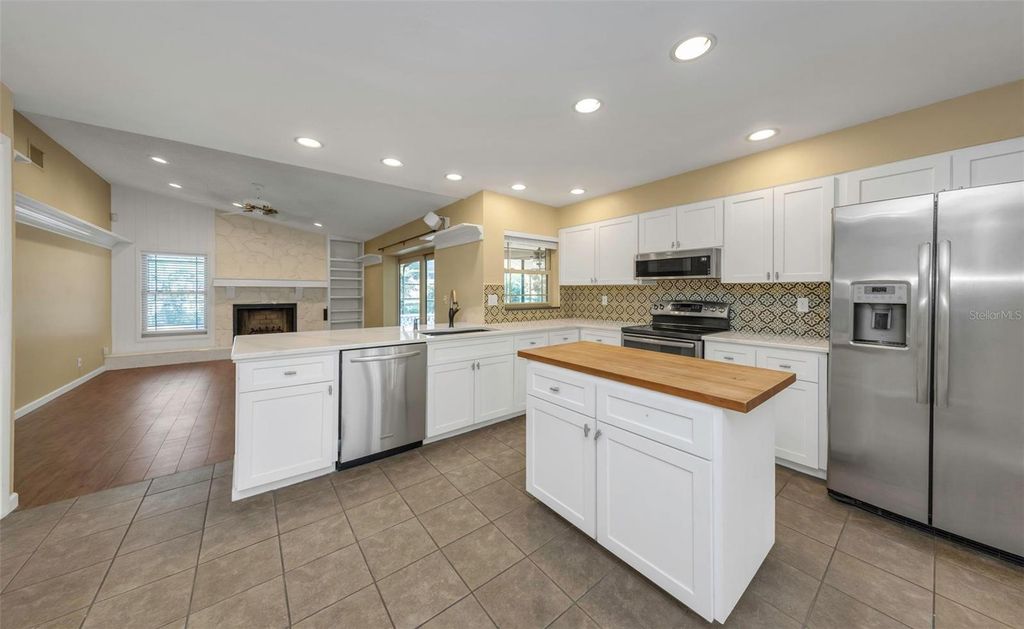 Image 8 of property listing at 3582 FAIRWAY FOREST DRIVE, Palm Harbor, FL 34685