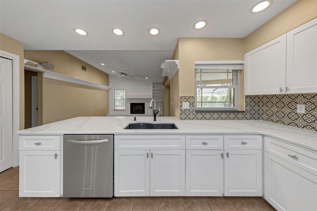 Image 9 of property listing at 3582 FAIRWAY FOREST DRIVE, Palm Harbor, FL 34685