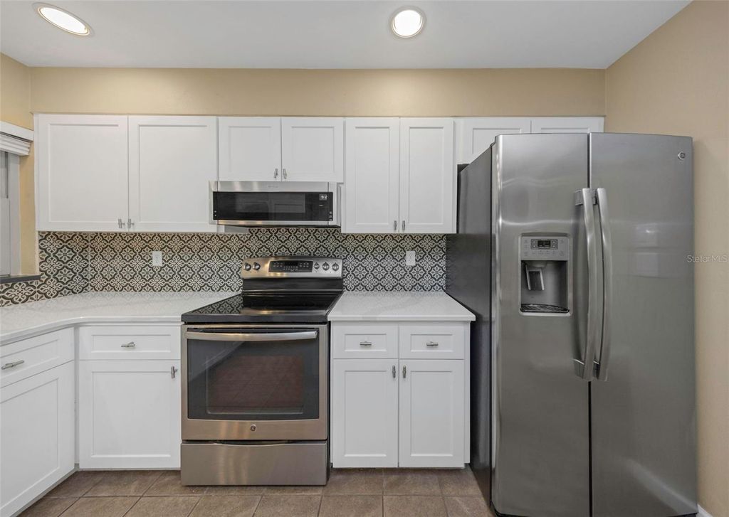 Image 10 of property listing at 3582 FAIRWAY FOREST DRIVE, Palm Harbor, FL 34685