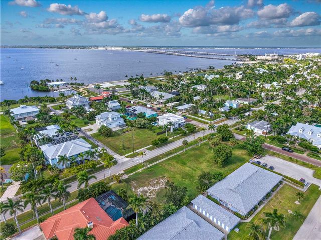 821 W MARION AVENUE, Punta Gorda, FL 33950