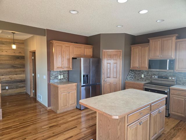 502 Pond View Drive SE, Lonsdale, MN 55046