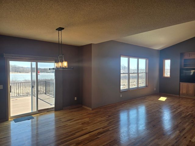 502 Pond View Drive SE, Lonsdale, MN 55046