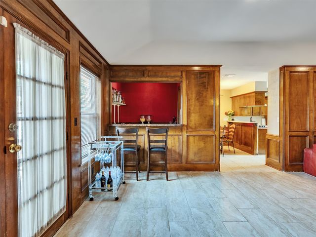 213 Valley Brook Drive, La Porte, TX 77571