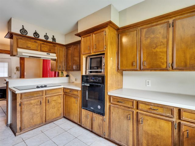 213 Valley Brook Drive, La Porte, TX 77571