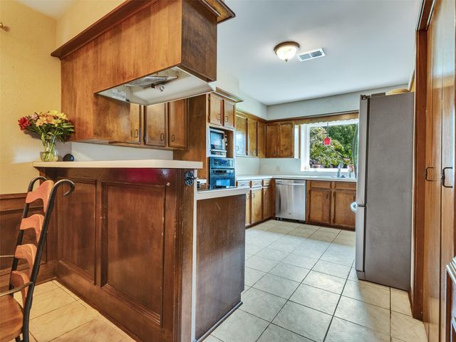 213 Valley Brook Drive, La Porte, TX 77571